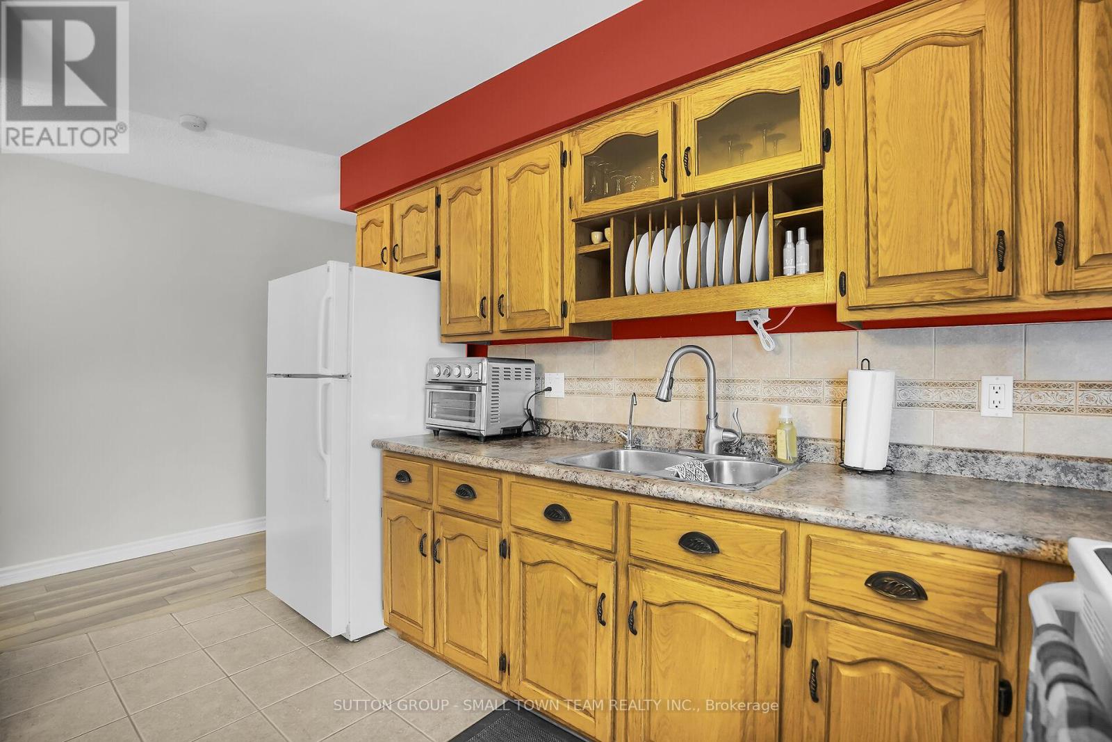510 Albert Street, South Huron, Ontario  N0M 1S1 - Photo 11 - X12474364