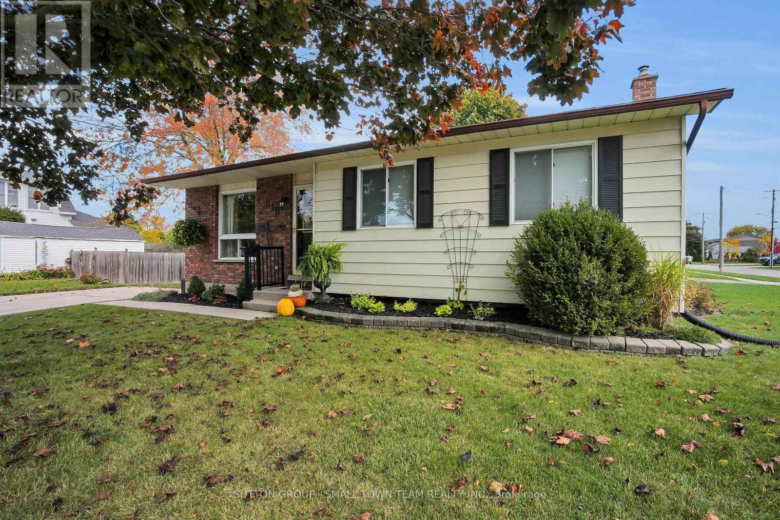 510 Albert Street, South Huron, Ontario  N0M 1S1 - Photo 2 - X12474364