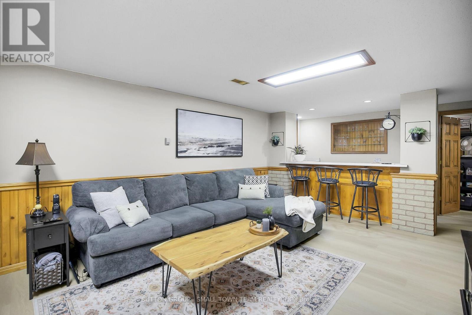 Photo 21 of 37 for 510 Albert Street