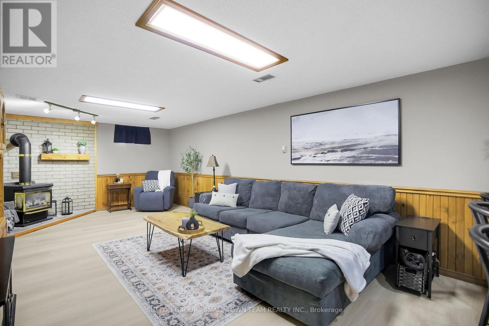 Photo 22 of 37 for 510 Albert Street