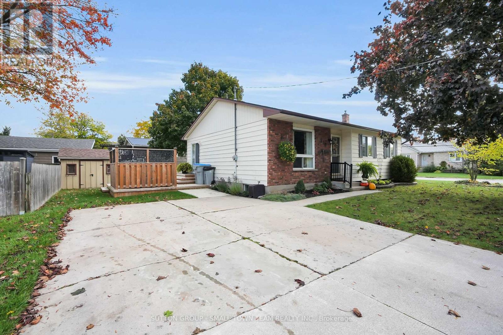 510 Albert Street, South Huron, Ontario  N0M 1S1 - Photo 3 - X12474364