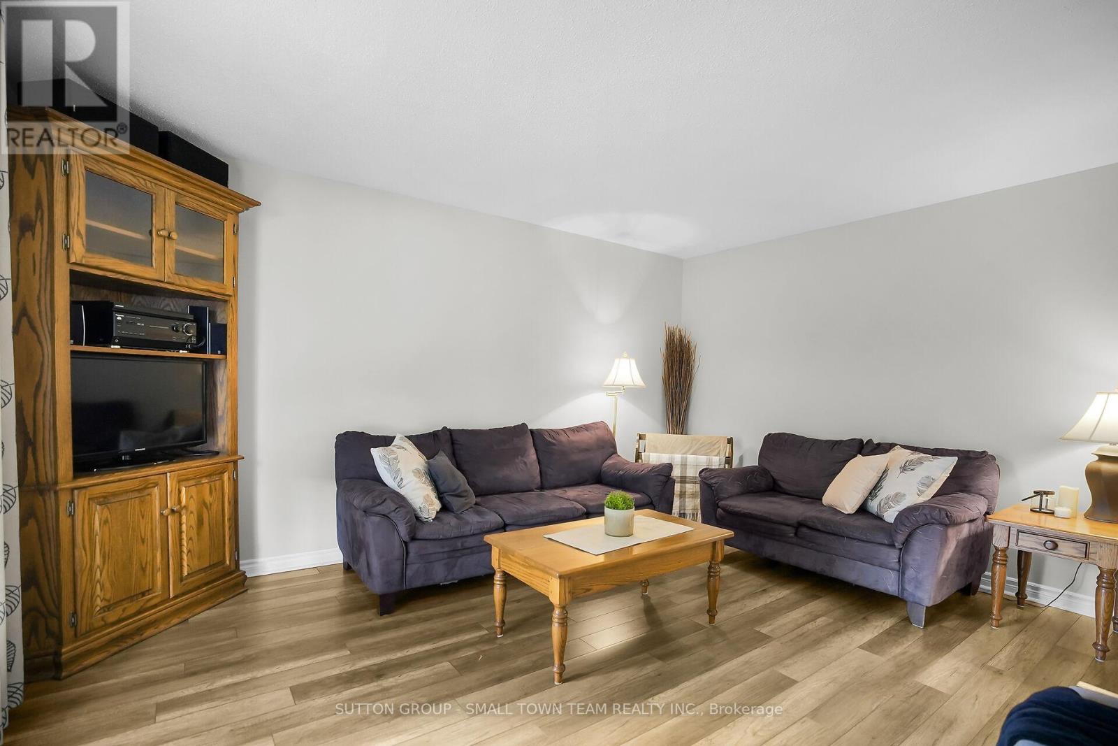 510 Albert Street, South Huron, Ontario  N0M 1S1 - Photo 7 - X12474364
