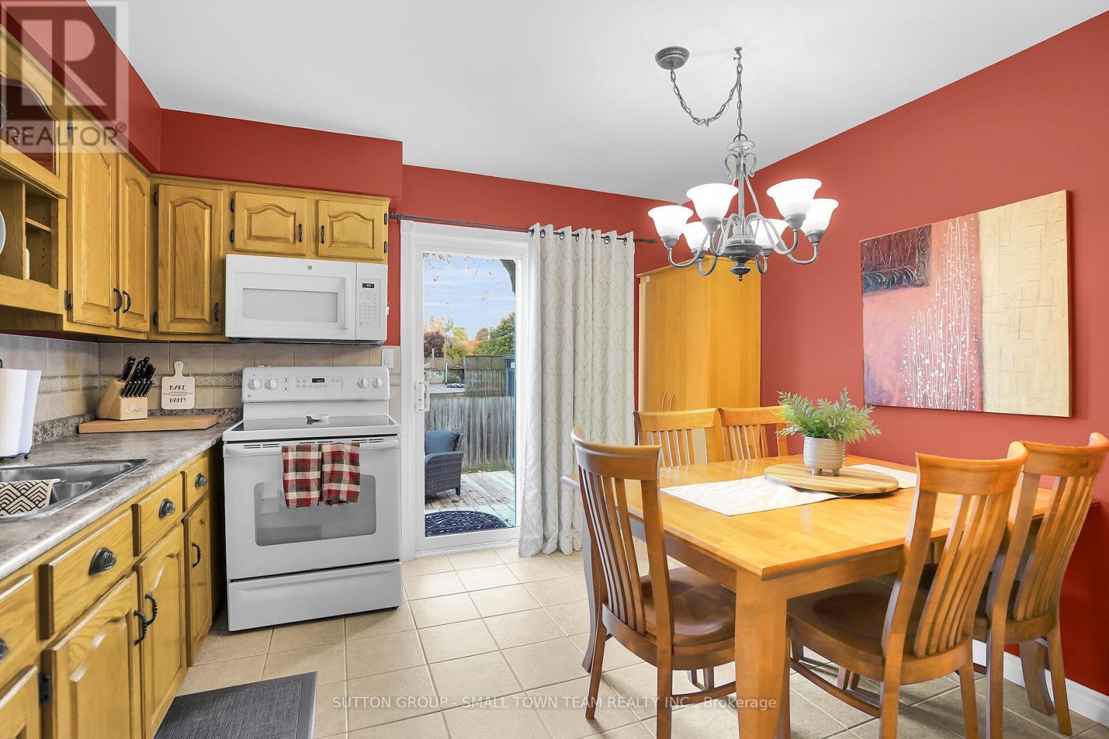 510 Albert Street, South Huron, Ontario  N0M 1S1 - Photo 9 - X12474364