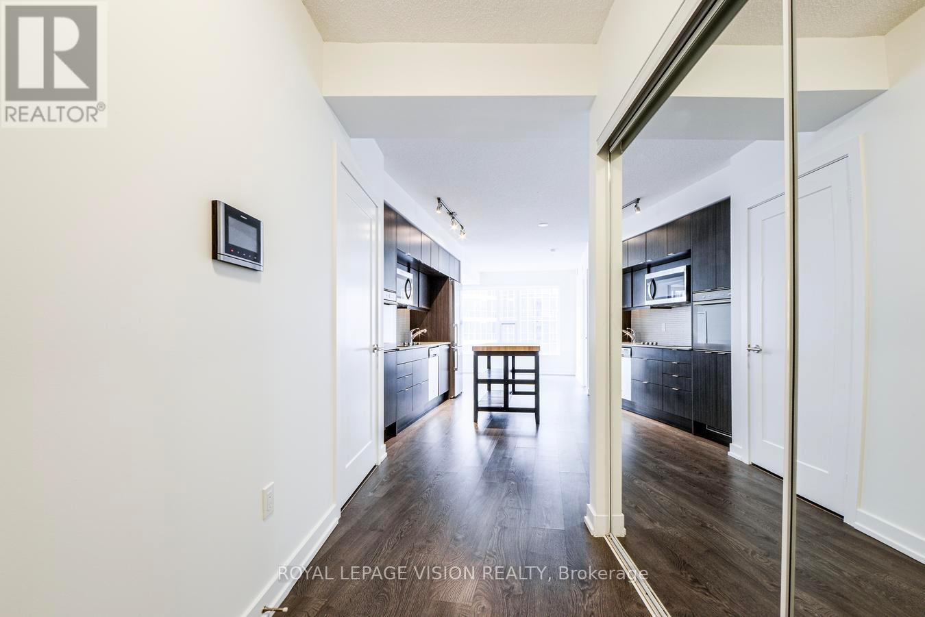 2207 - 10 York Street, Toronto, Ontario  M5J 2Z2 - Photo 10 - C12474327