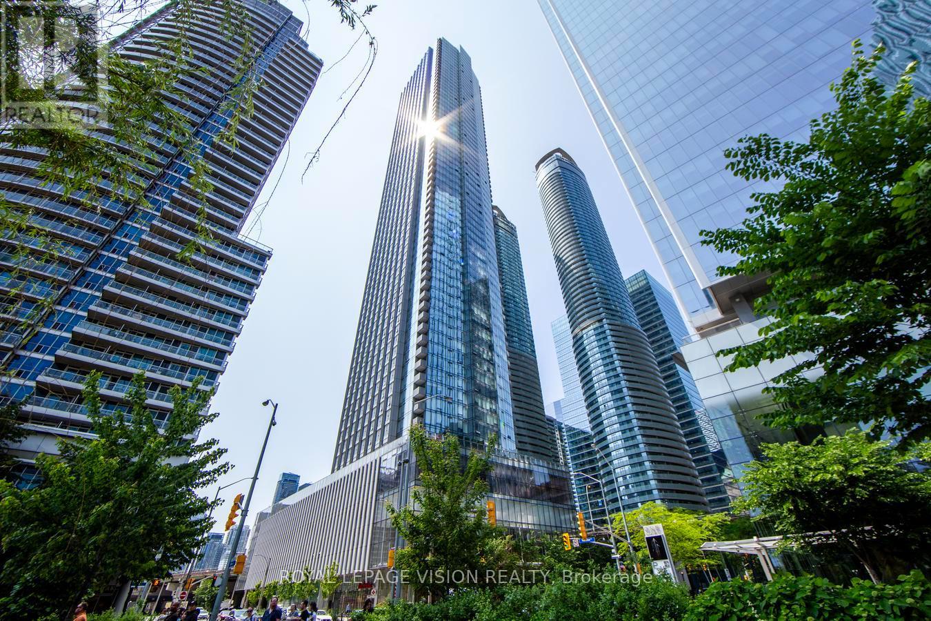 2207 - 10 York Street, Toronto, Ontario  M5J 2Z2 - Photo 3 - C12474327