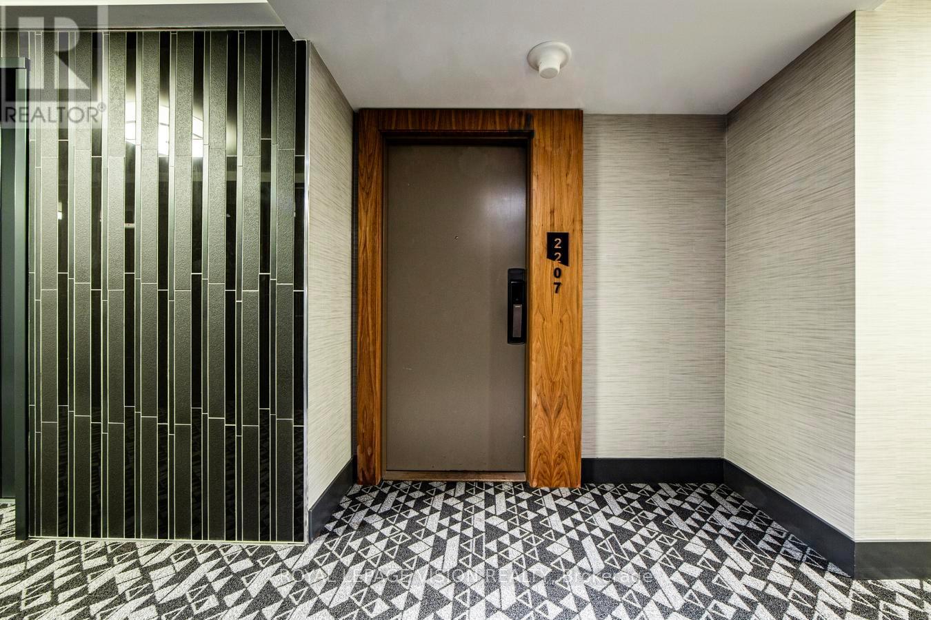 2207 - 10 York Street, Toronto, Ontario  M5J 2Z2 - Photo 8 - C12474327