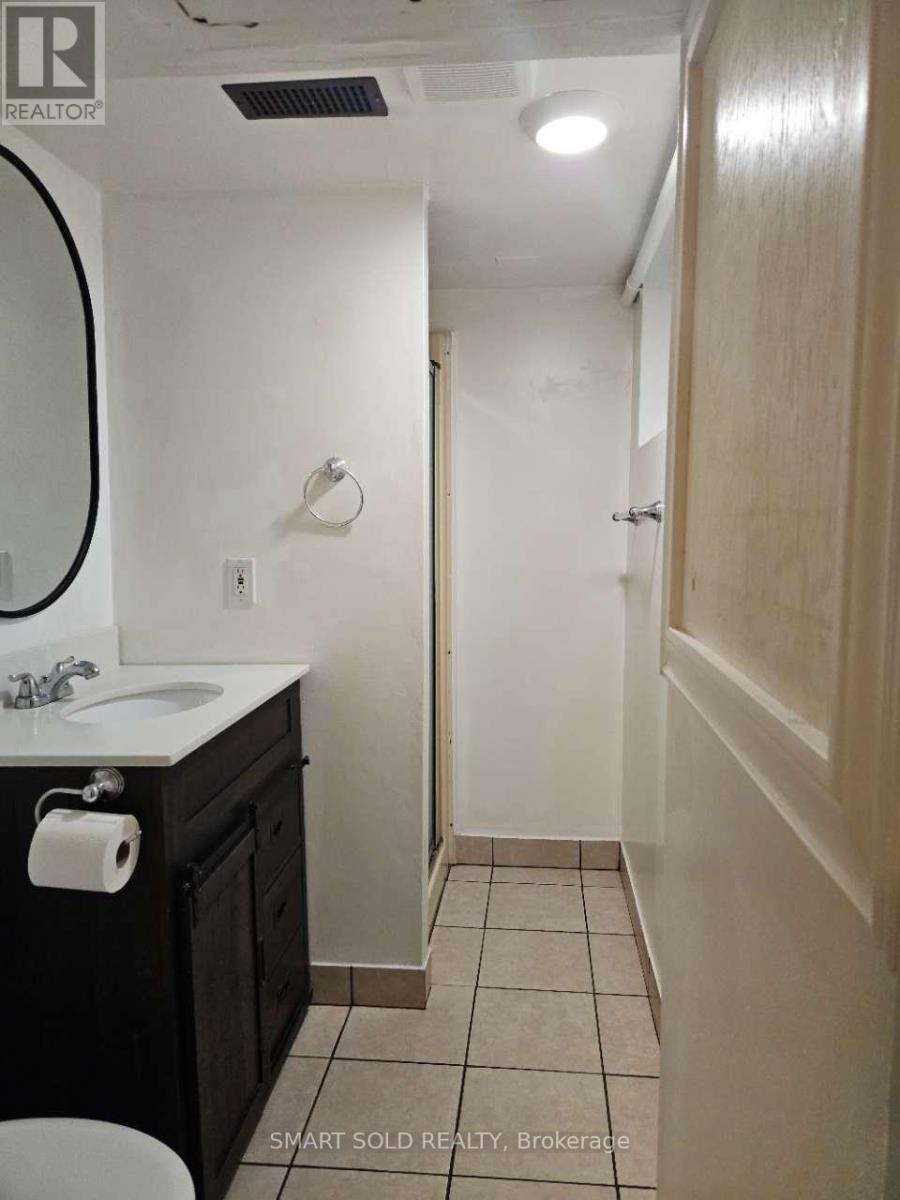 2 - 223 Browndale Cres Lower, Richmond Hill, Ontario  L4C 3H9 - Photo 8 - N12371457