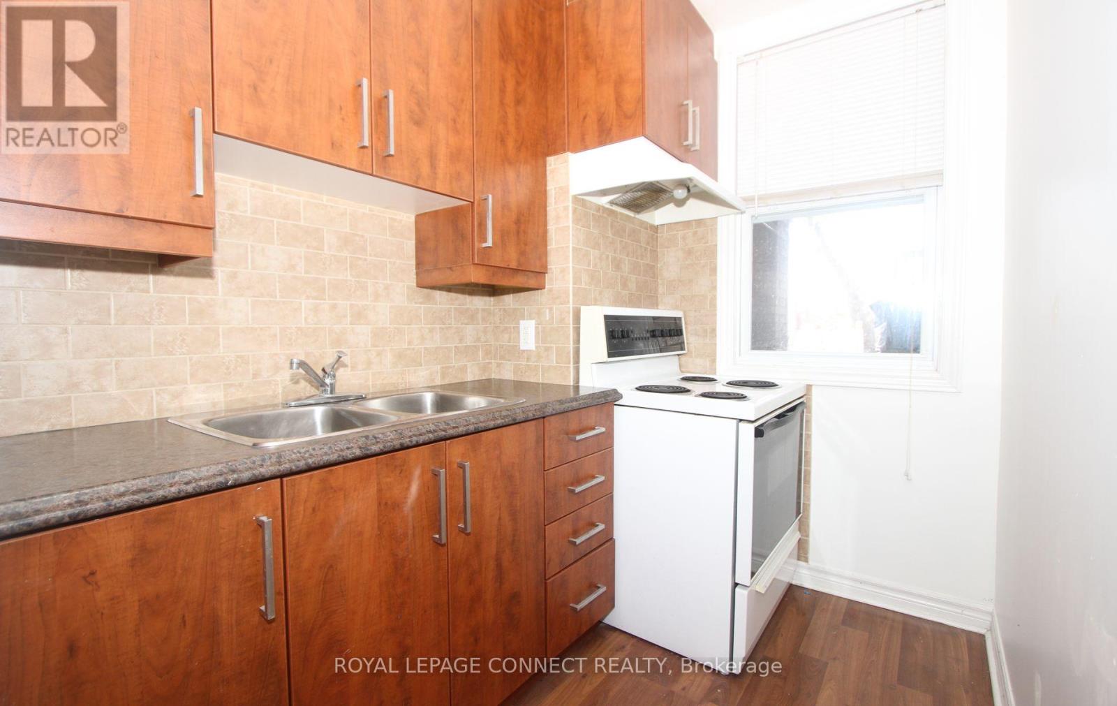 1229a Woodbine Main Floor Avenue, Toronto, Ontario  M4C 4E1 - Photo 3 - E12474313