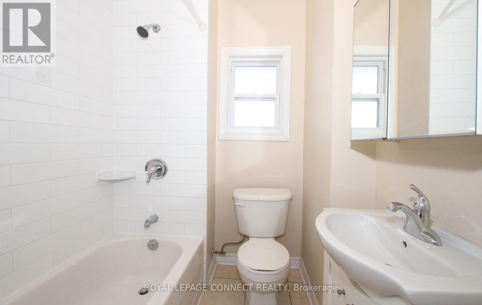 1229a Woodbine Main Floor Avenue, Toronto, Ontario  M4C 4E1 - Photo 7 - E12474313