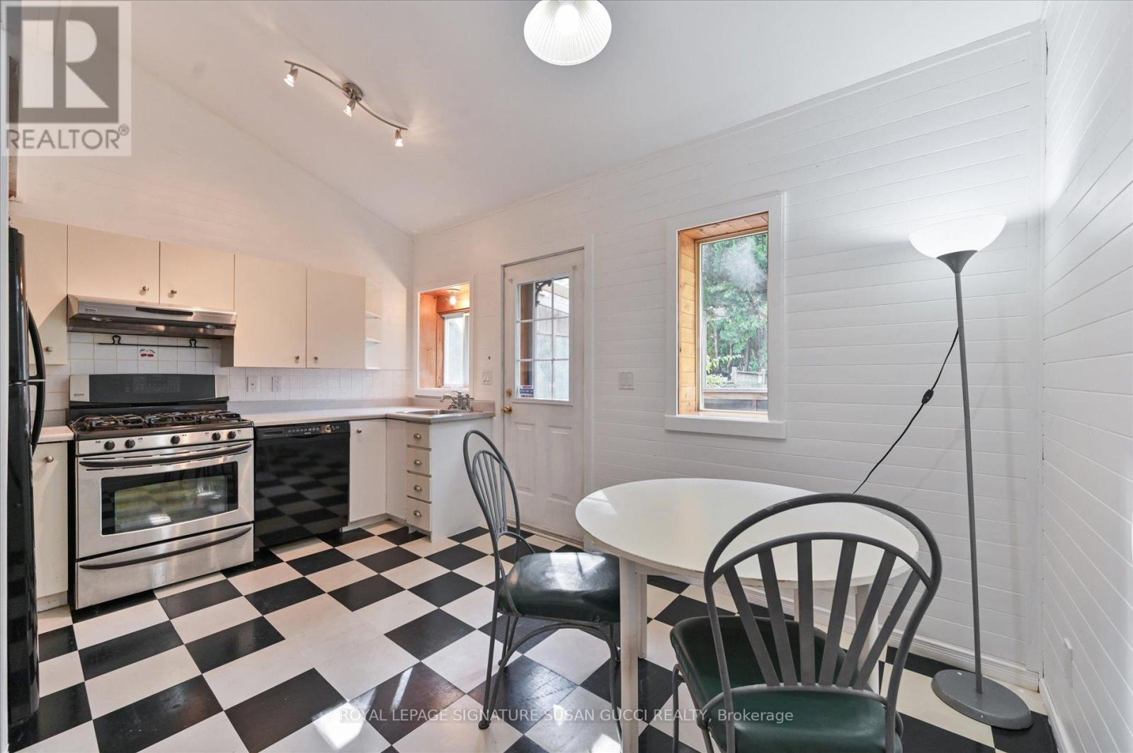 1138 Woodbine Avenue, Toronto, Ontario  M4C 4C8 - Photo 10 - E12474320