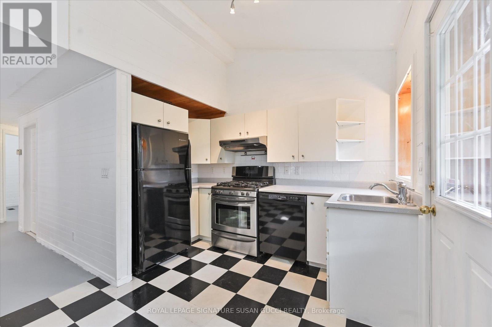1138 Woodbine Avenue, Toronto, Ontario  M4C 4C8 - Photo 11 - E12474320