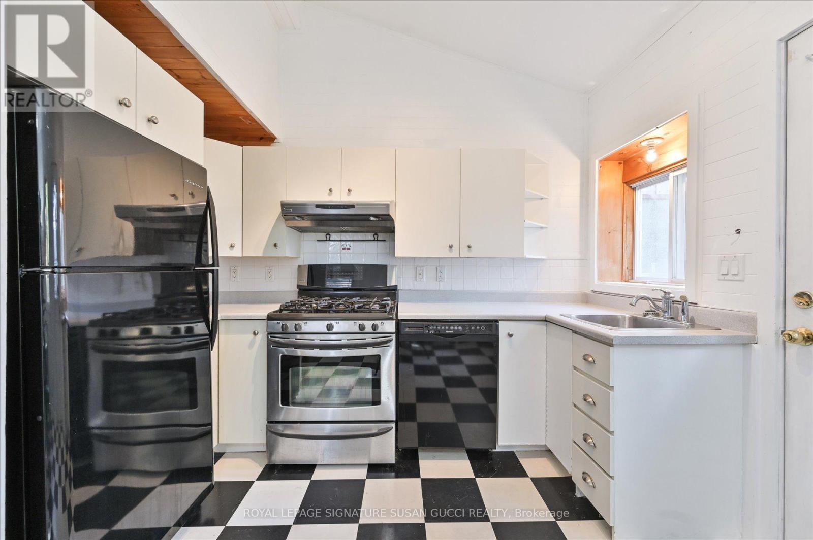 1138 Woodbine Avenue, Toronto, Ontario  M4C 4C8 - Photo 12 - E12474320
