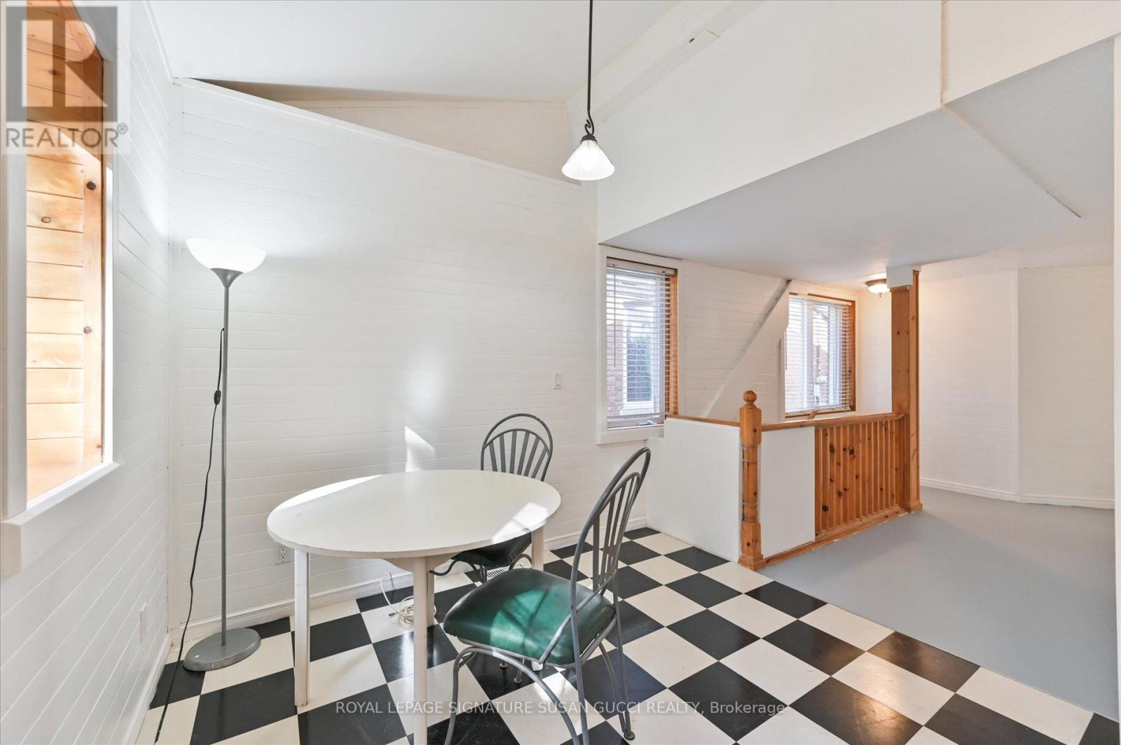 1138 Woodbine Avenue, Toronto, Ontario  M4C 4C8 - Photo 13 - E12474320