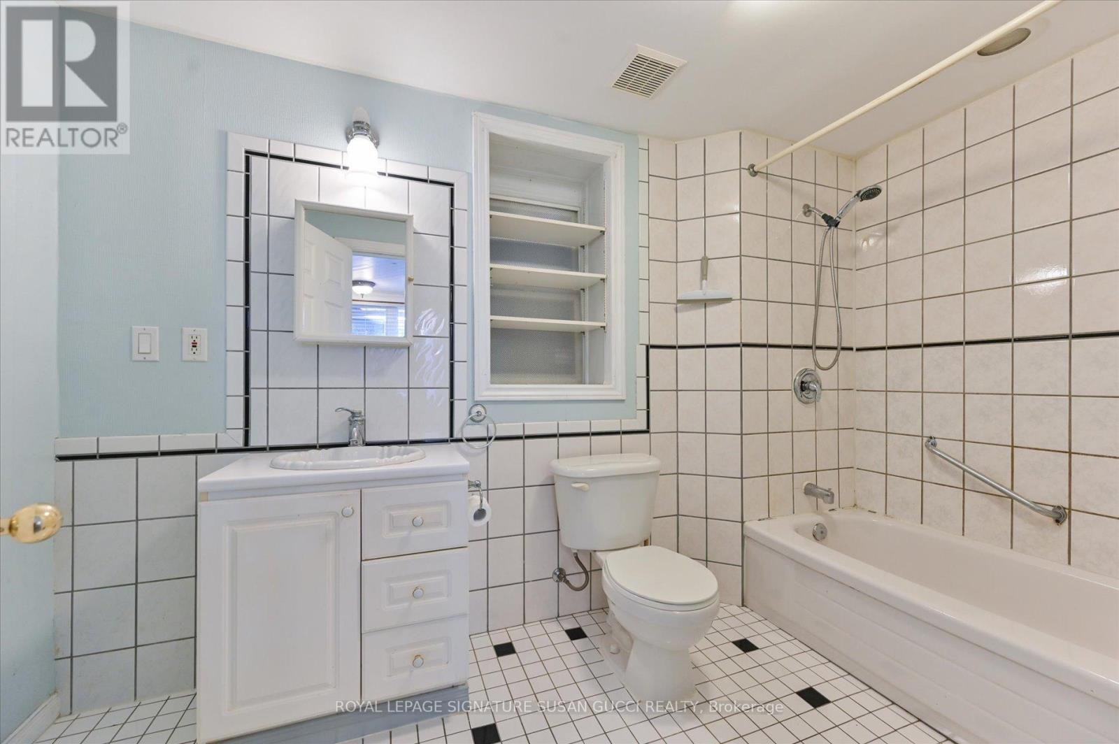 1138 Woodbine Avenue, Toronto, Ontario  M4C 4C8 - Photo 16 - E12474320
