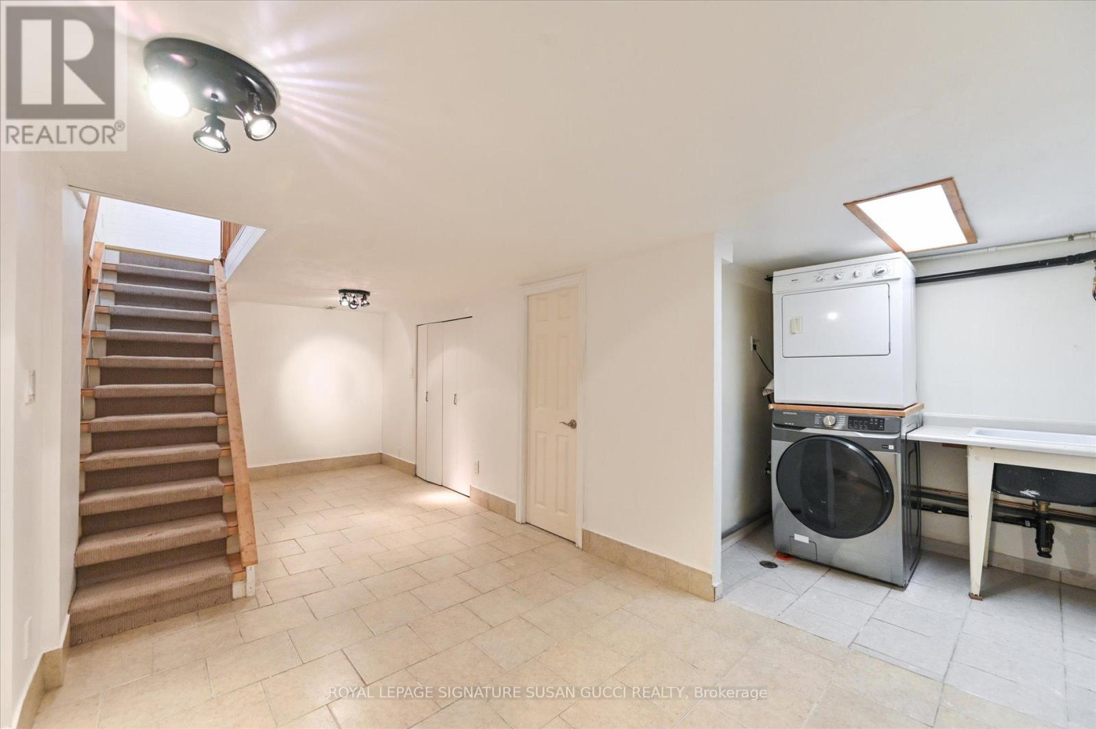1138 Woodbine Avenue, Toronto, Ontario  M4C 4C8 - Photo 18 - E12474320