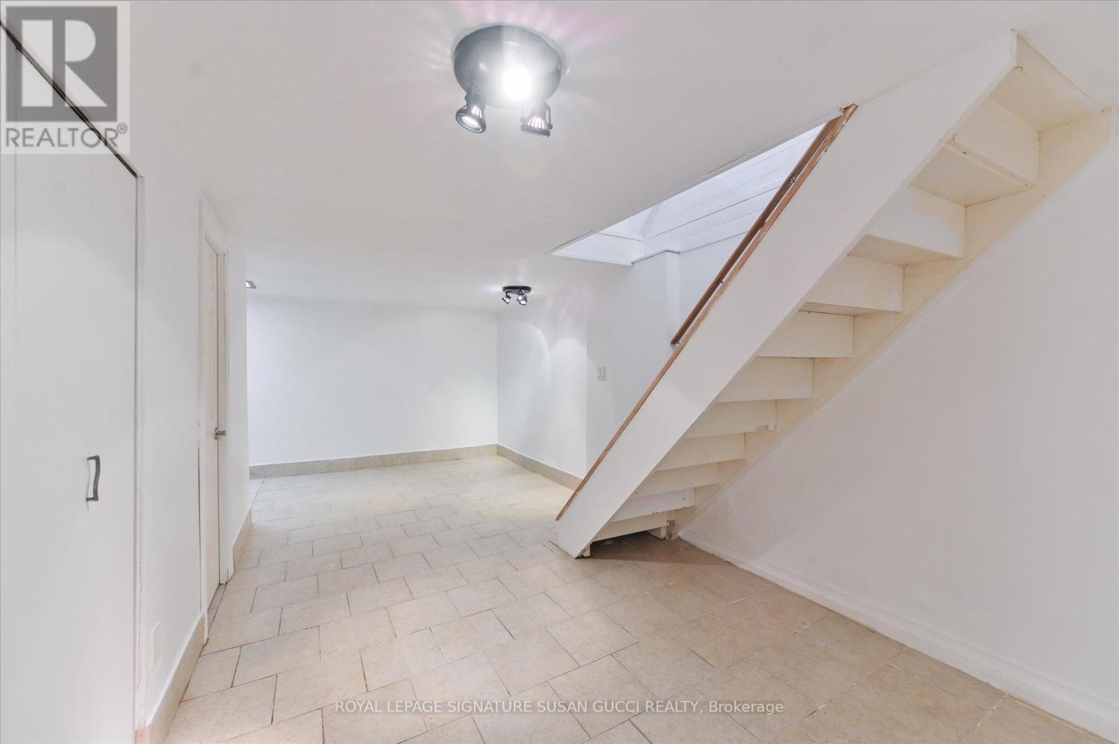 1138 Woodbine Avenue, Toronto, Ontario  M4C 4C8 - Photo 19 - E12474320