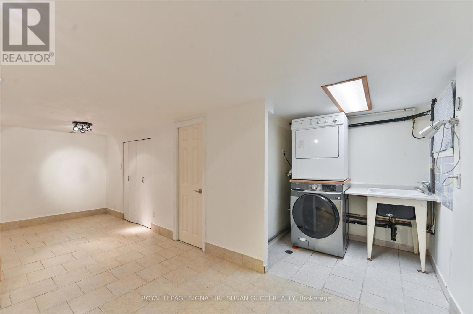 1138 Woodbine Avenue, Toronto, Ontario  M4C 4C8 - Photo 20 - E12474320