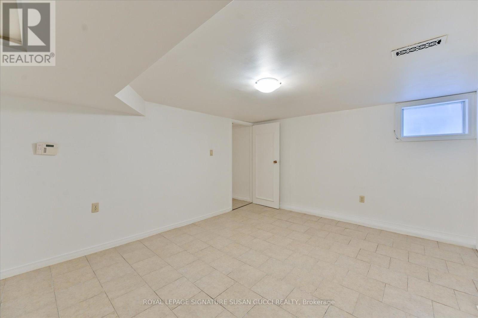 1138 Woodbine Avenue, Toronto, Ontario  M4C 4C8 - Photo 22 - E12474320