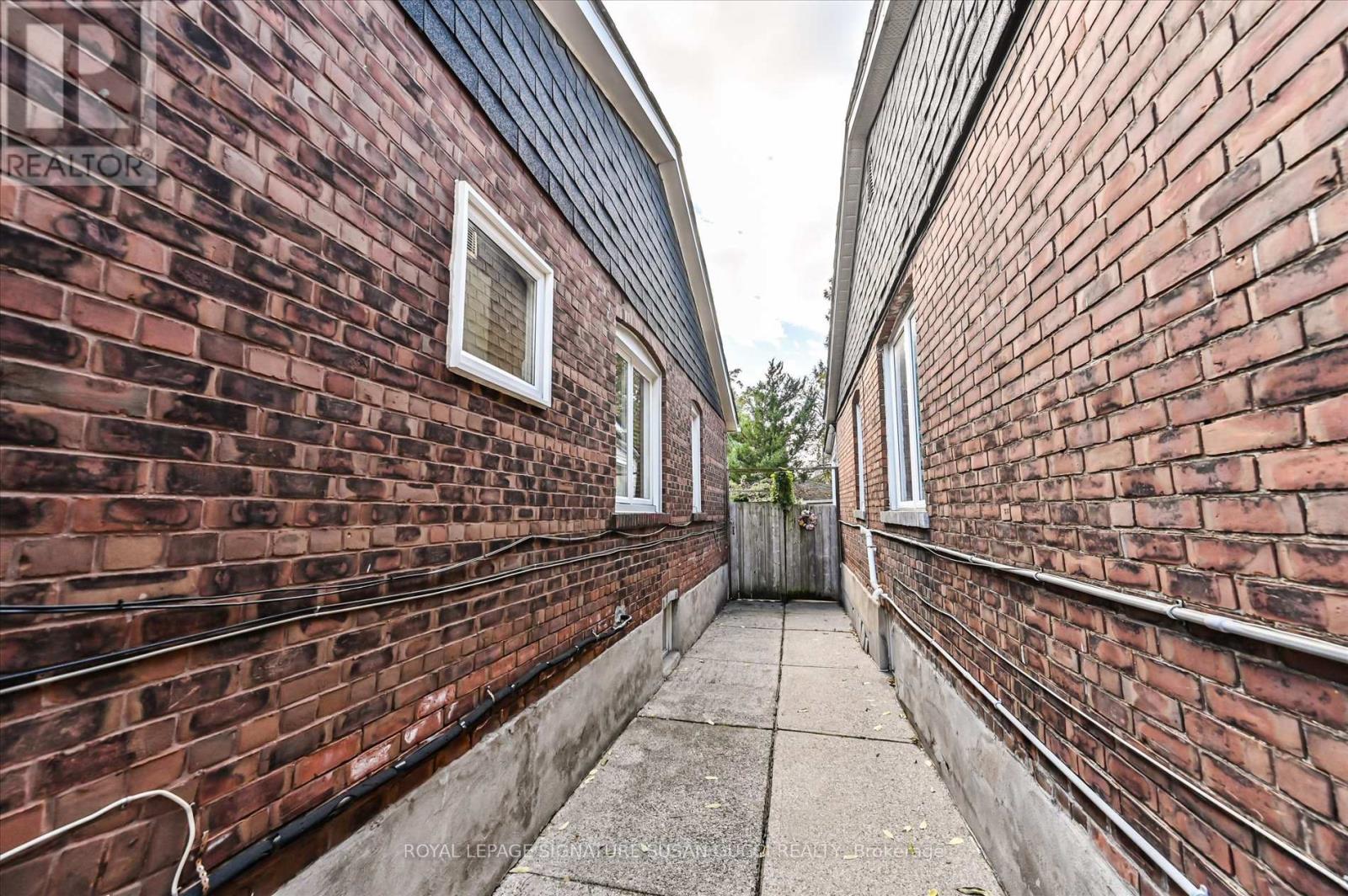 1138 Woodbine Avenue, Toronto, Ontario  M4C 4C8 - Photo 24 - E12474320