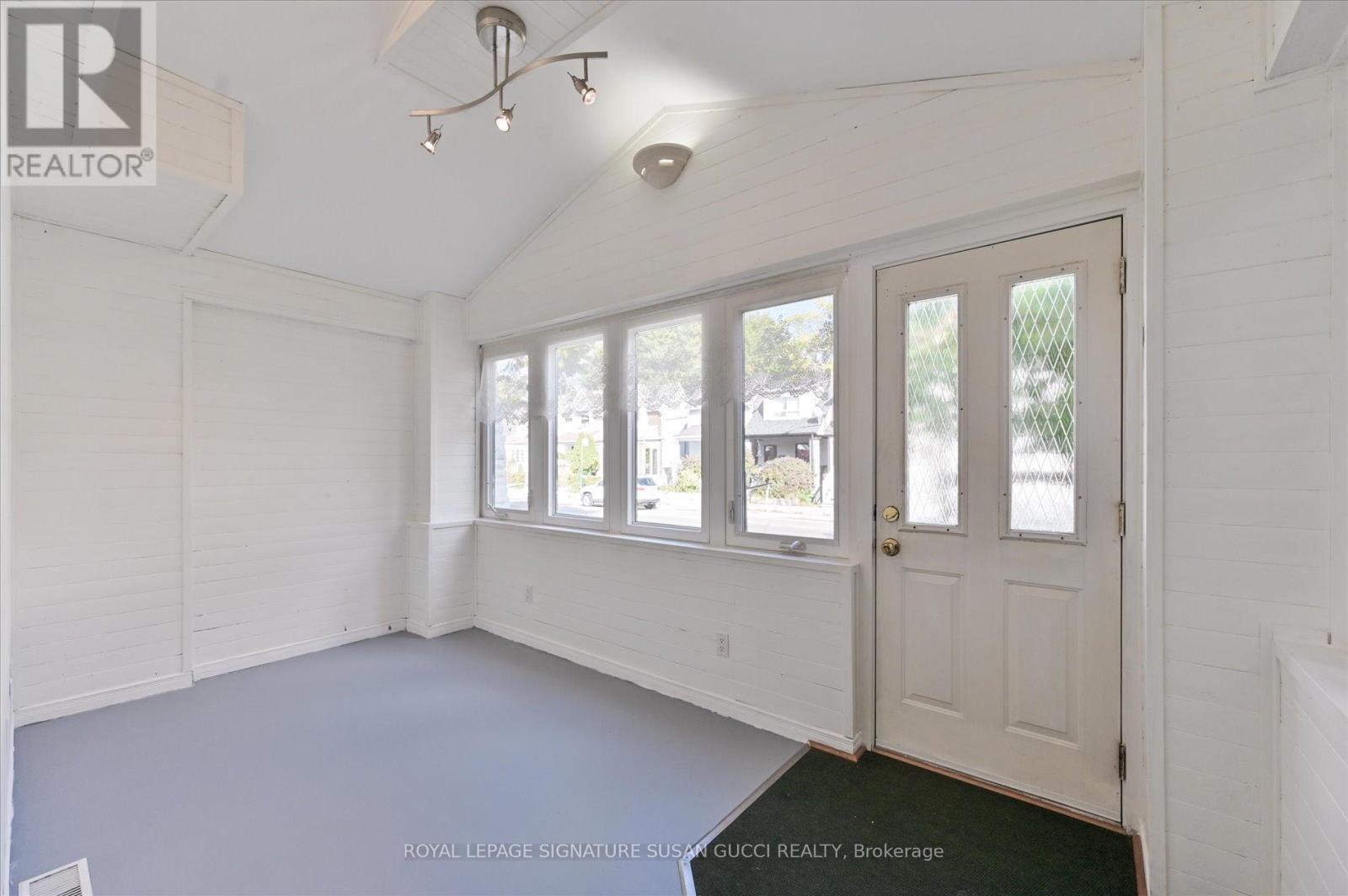 1138 Woodbine Avenue, Toronto, Ontario  M4C 4C8 - Photo 3 - E12474320