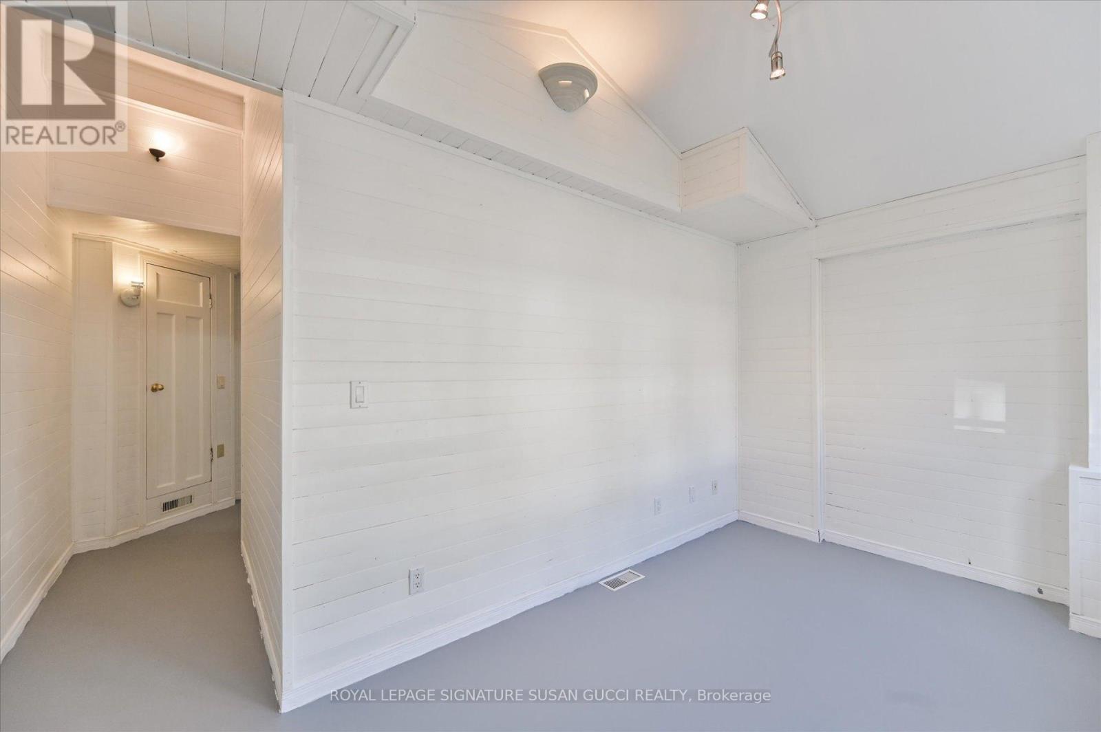 1138 Woodbine Avenue, Toronto, Ontario  M4C 4C8 - Photo 4 - E12474320