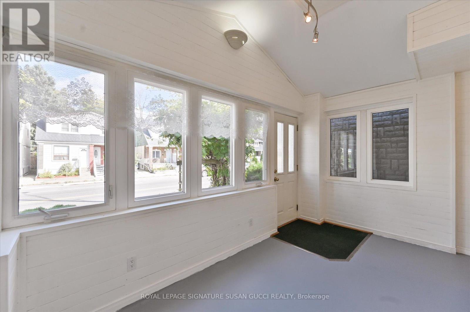 1138 Woodbine Avenue, Toronto, Ontario  M4C 4C8 - Photo 5 - E12474320