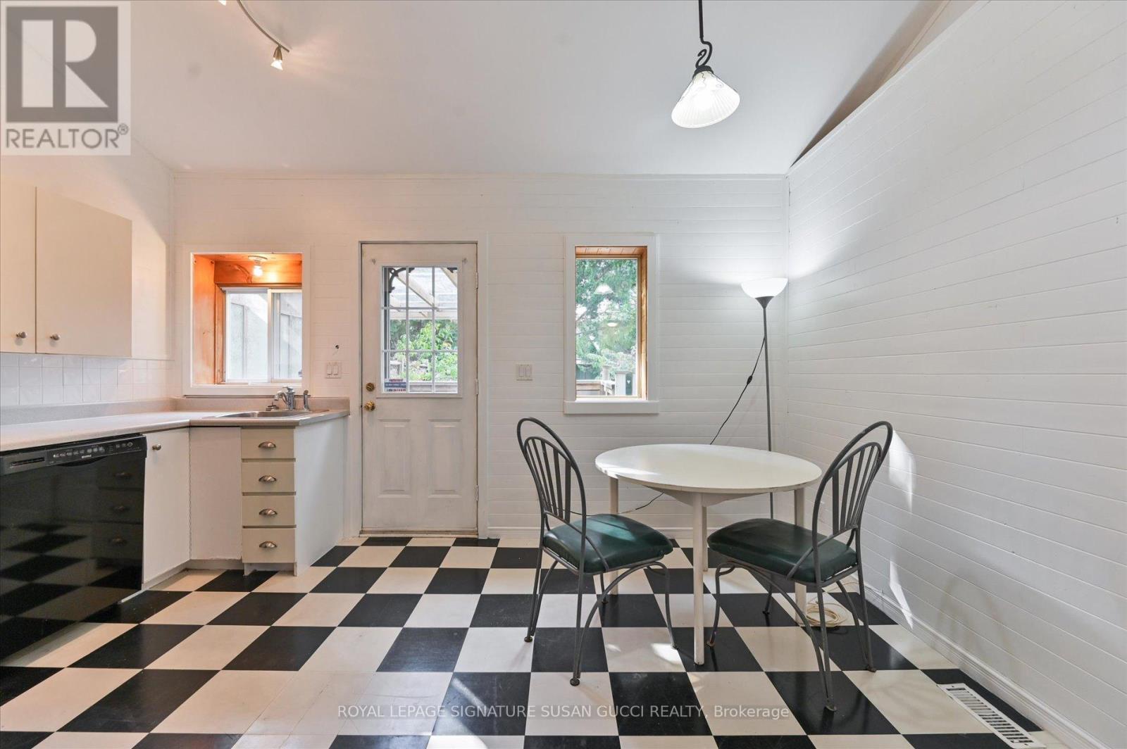 1138 Woodbine Avenue, Toronto, Ontario  M4C 4C8 - Photo 9 - E12474320
