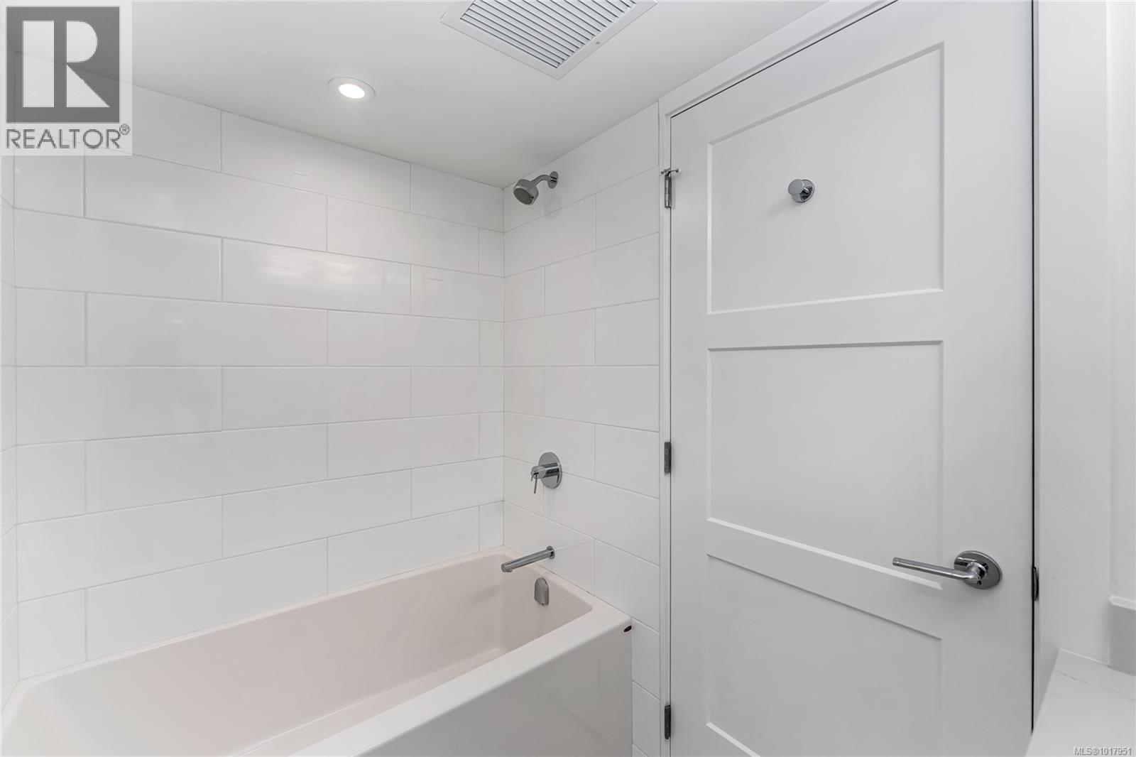 102 C 1224 Richardson St, Victoria, British Columbia  V8V 3E1 - Photo 12 - 1017951