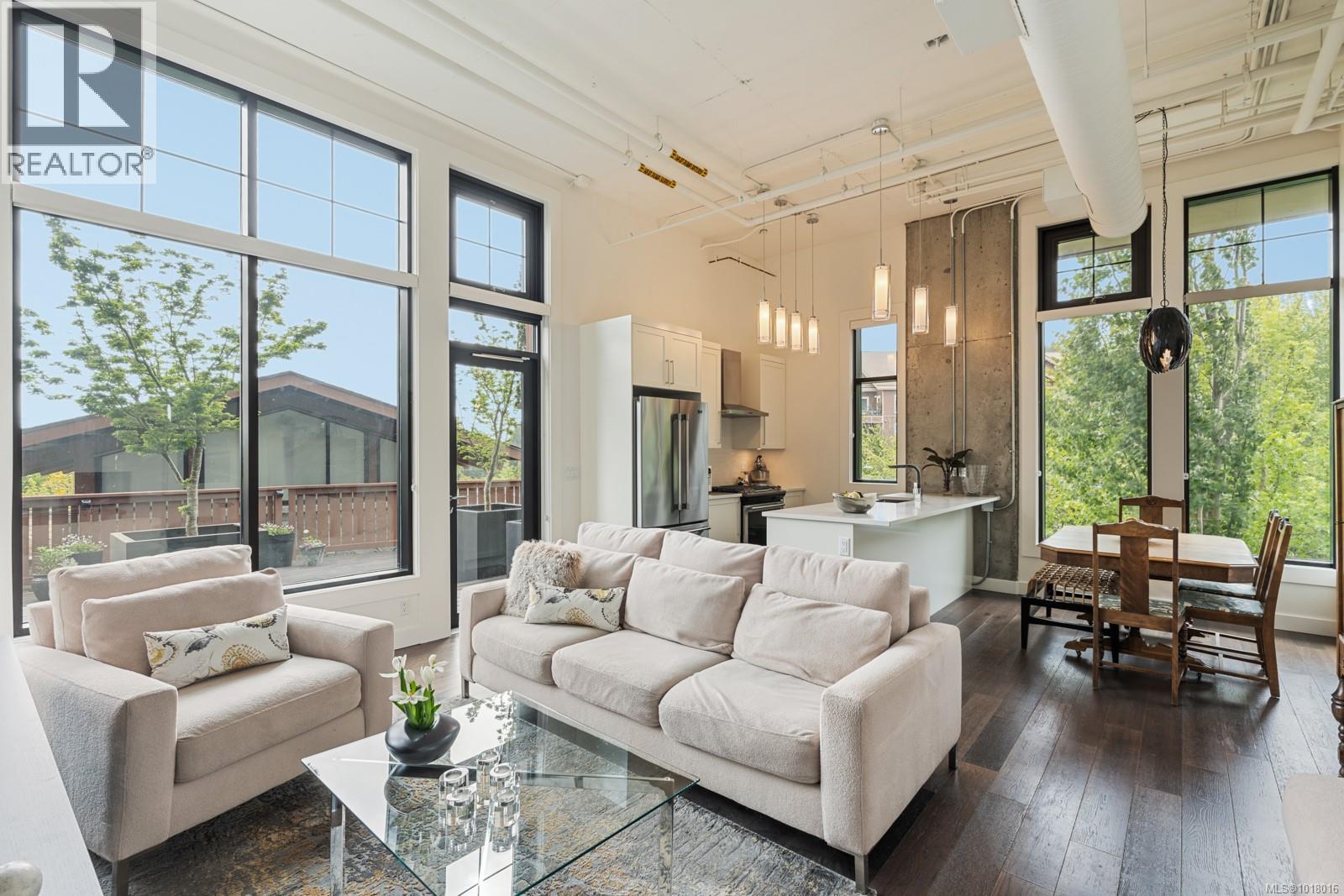 201 2049 Country Club Way, Langford, British Columbia  V9B 0H8 - Photo 2 - 1018016