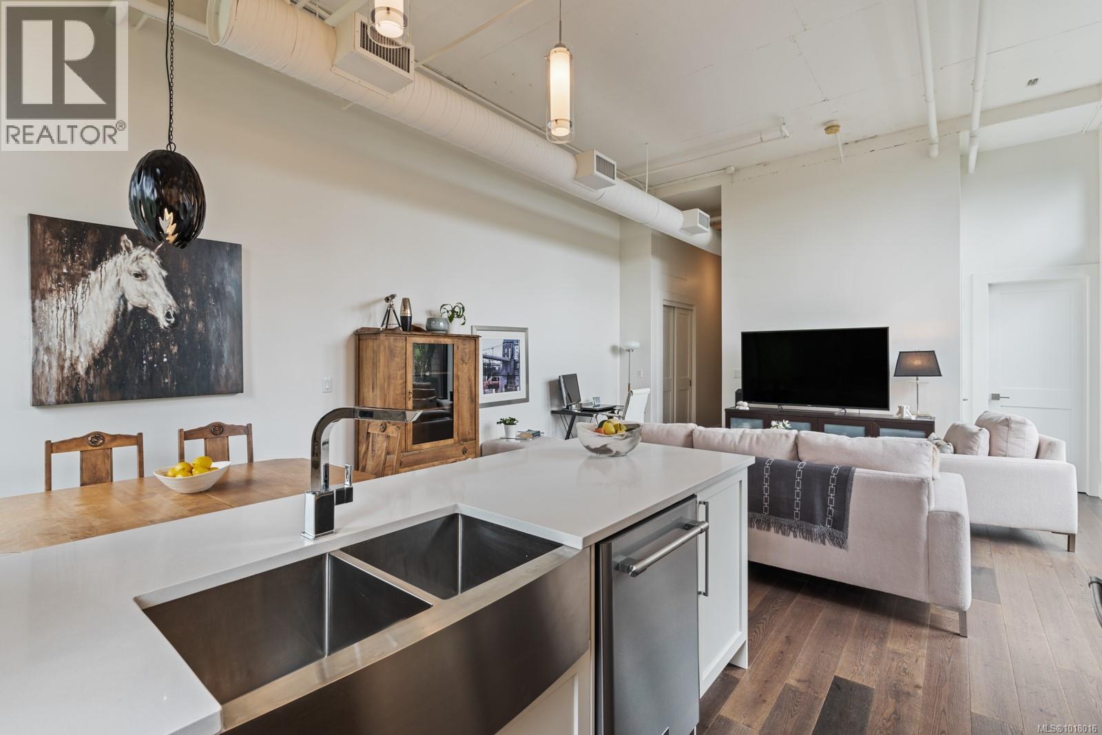 201 2049 Country Club Way, Langford, British Columbia  V9B 0H8 - Photo 5 - 1018016