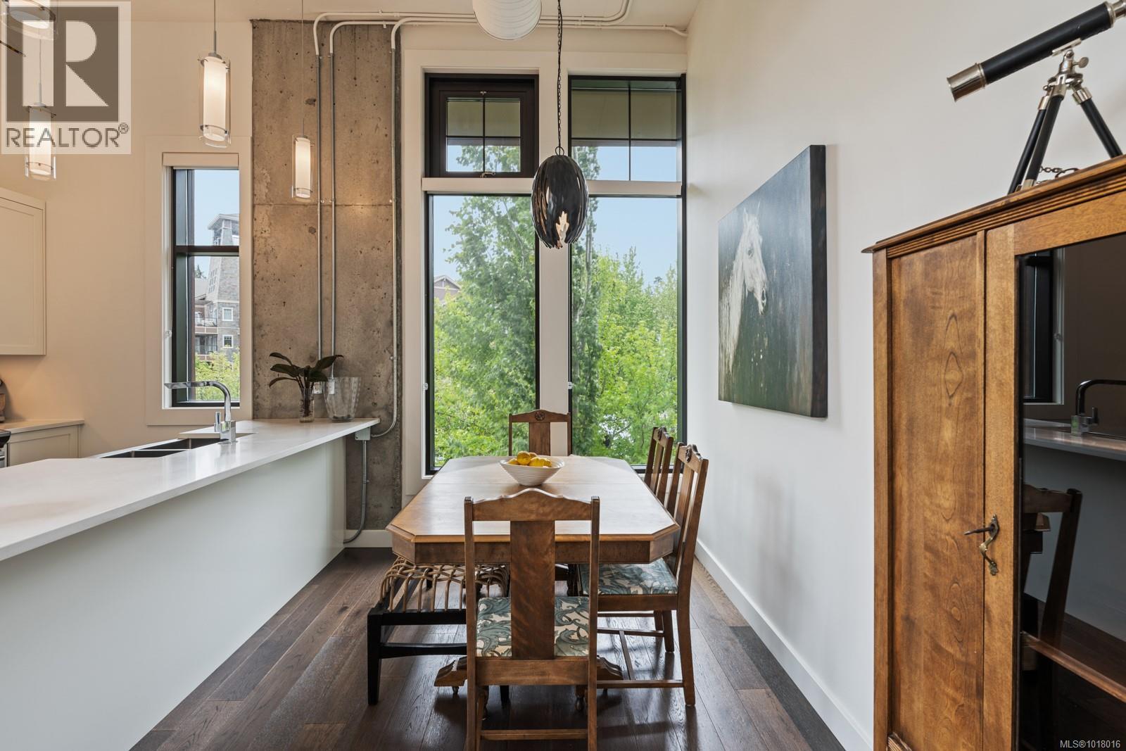 201 2049 Country Club Way, Langford, British Columbia  V9B 0H8 - Photo 10 - 1018016