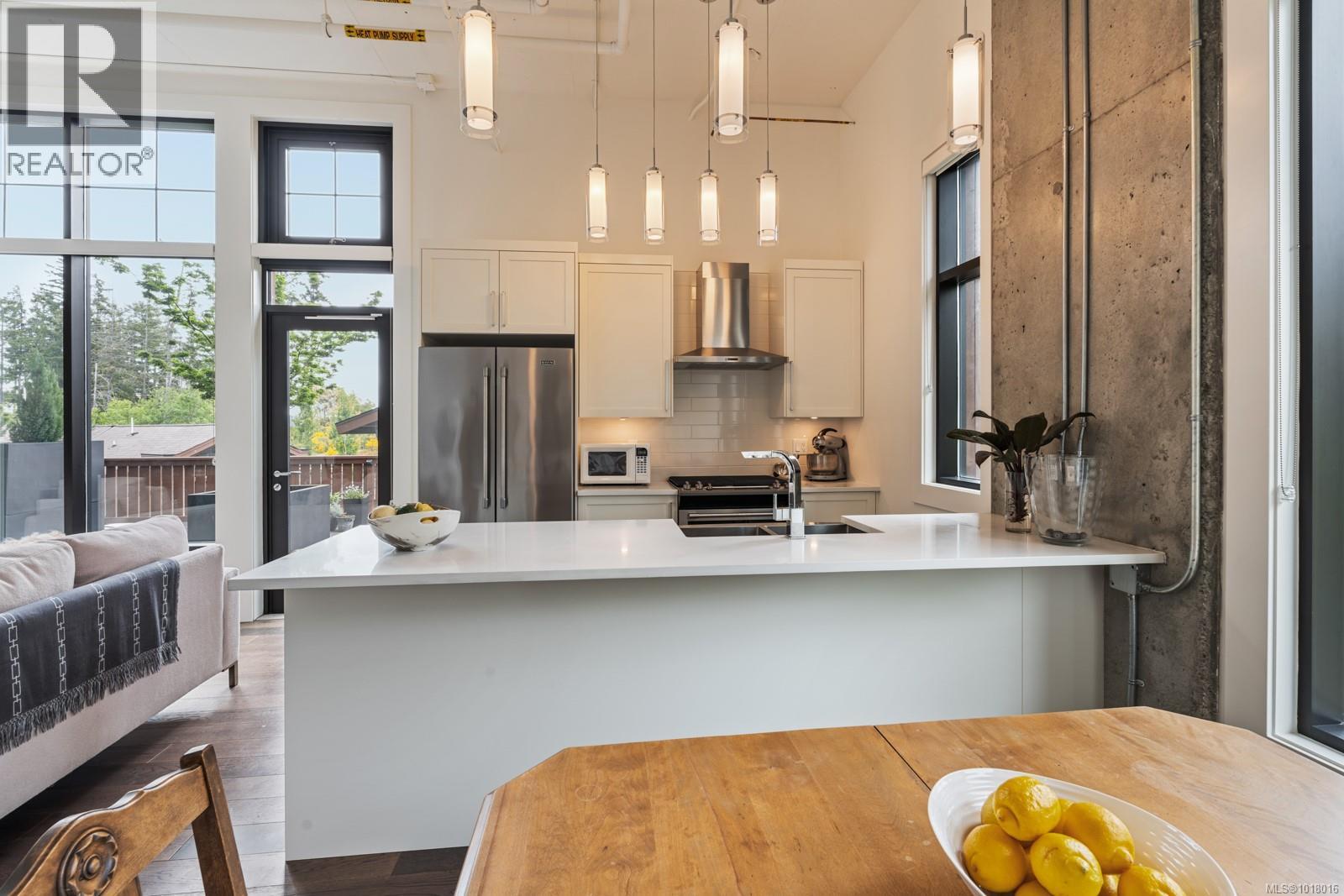 201 2049 Country Club Way, Langford, British Columbia  V9B 0H8 - Photo 6 - 1018016