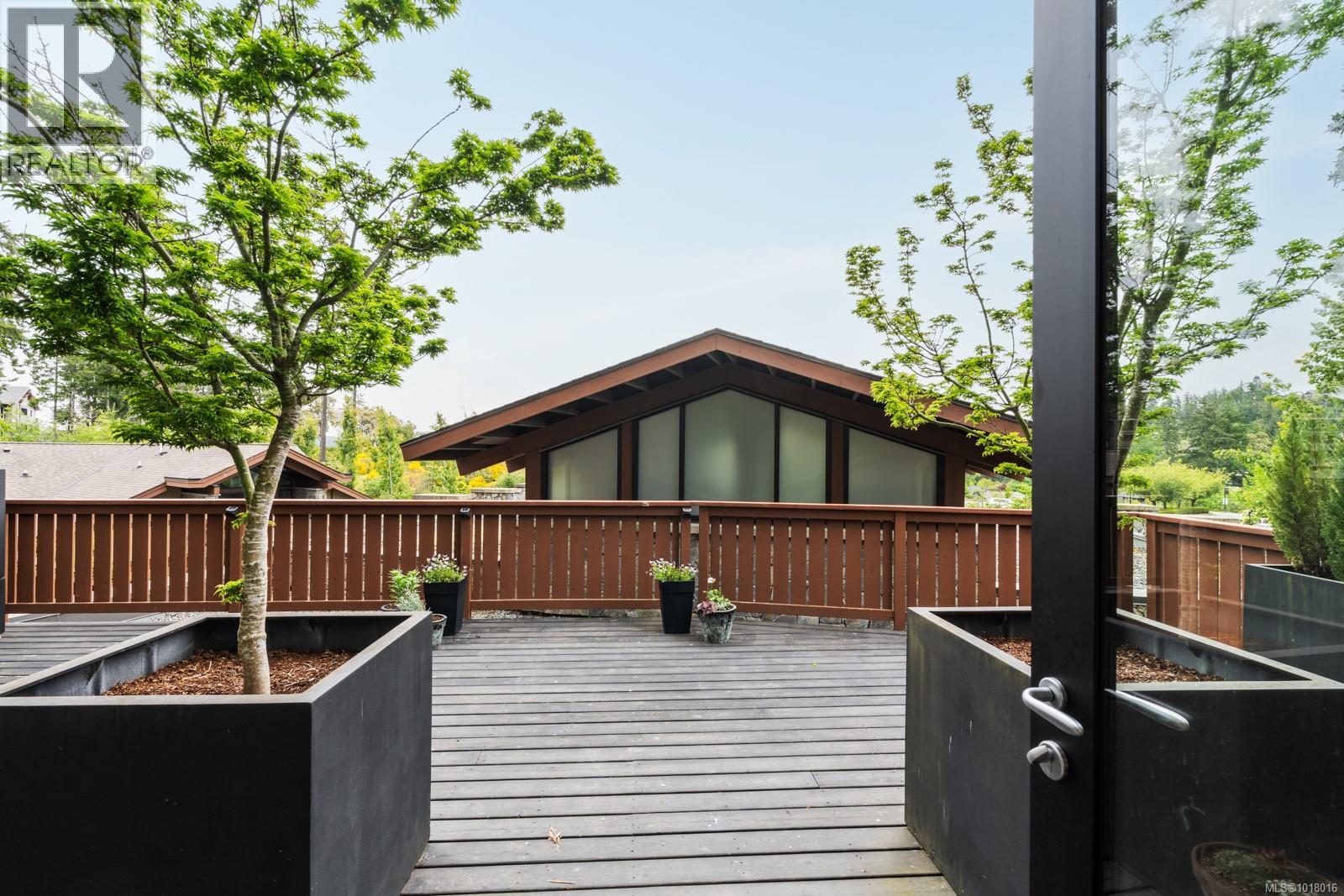 201 2049 Country Club Way, Langford, British Columbia  V9B 0H8 - Photo 17 - 1018016