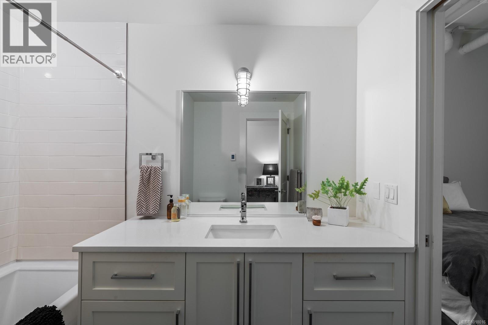 201 2049 Country Club Way, Langford, British Columbia  V9B 0H8 - Photo 13 - 1018016