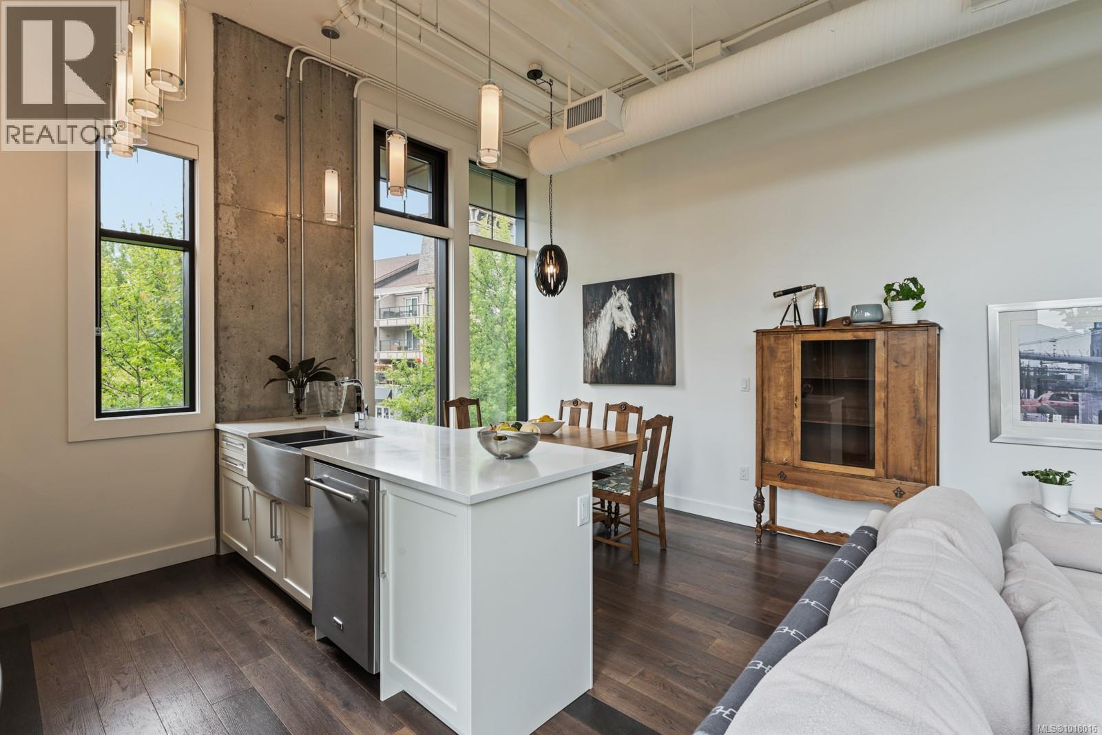 201 2049 Country Club Way, Langford, British Columbia  V9B 0H8 - Photo 4 - 1018016