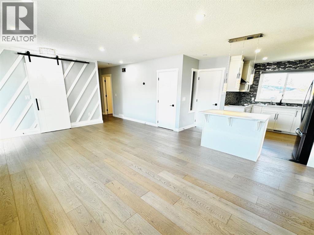 10304 Elbow Drive Sw, Calgary, Alberta  T2W 1G1 - Photo 3 - A2260098