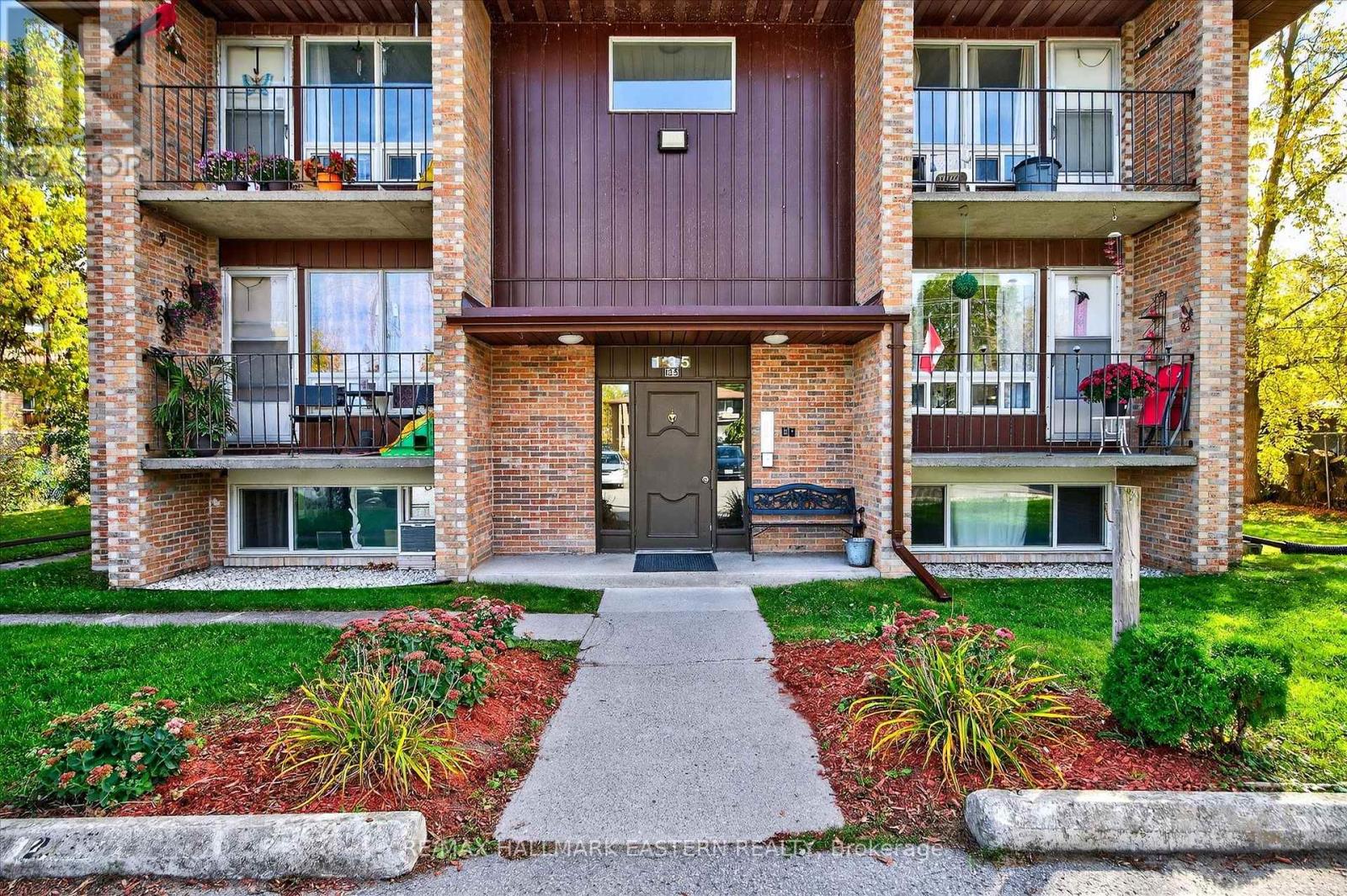 135 Lansdowne Street W, Peterborough, Ontario  K9J 1Y2 - Photo 2 - X12474441