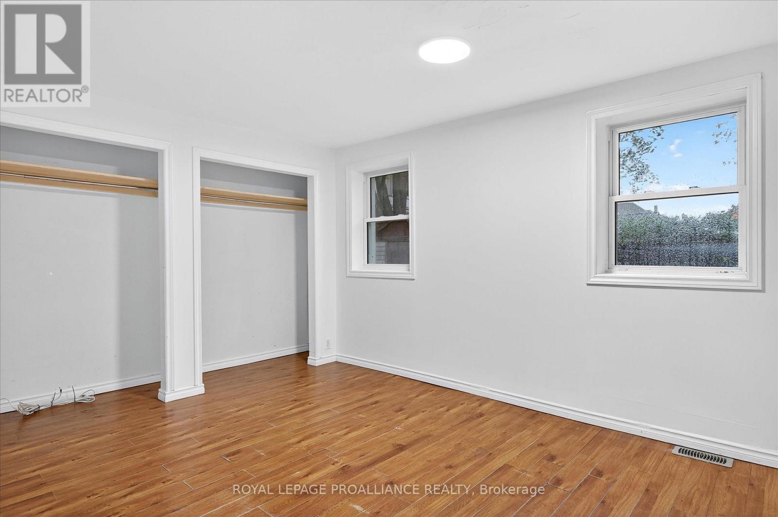 346 London Street, Peterborough, Ontario K9H 2Z7 - Photo 11 - X12474483