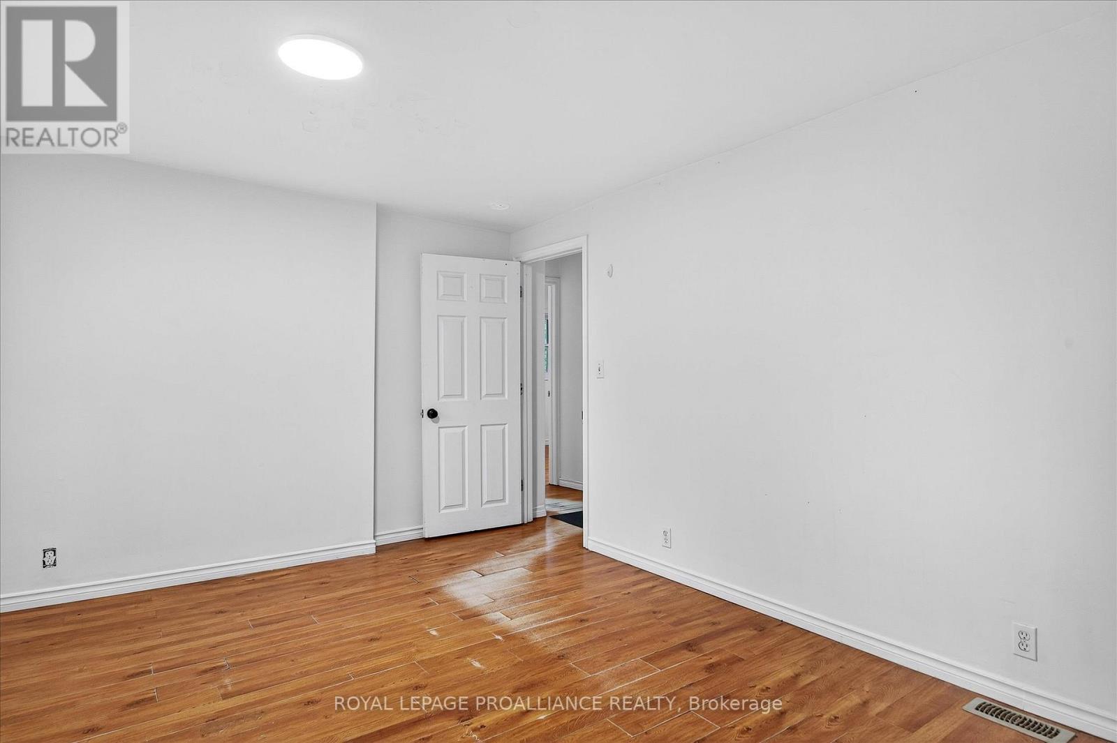 346 London Street, Peterborough, Ontario K9H 2Z7 - Photo 14 - X12474483