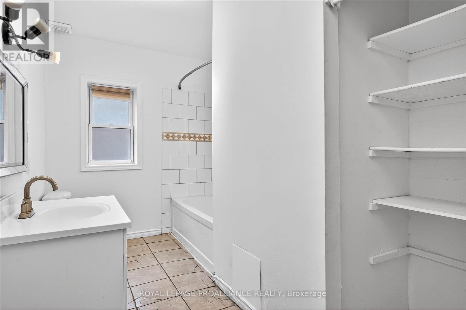 346 London Street, Peterborough, Ontario K9H 2Z7 - Photo 16 - X12474483