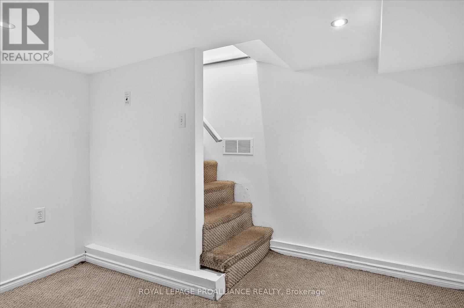 346 London Street, Peterborough, Ontario K9H 2Z7 - Photo 26 - X12474483