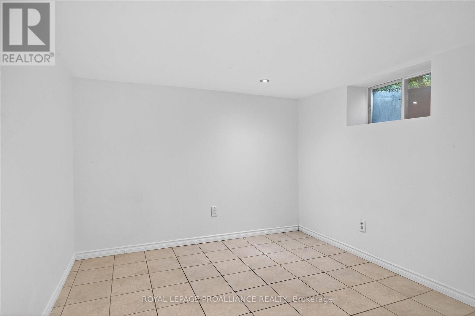 346 London Street, Peterborough, Ontario K9H 2Z7 - Photo 28 - X12474483