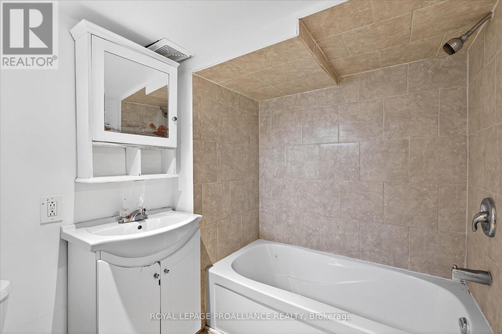 346 London Street, Peterborough, Ontario K9H 2Z7 - Photo 30 - X12474483