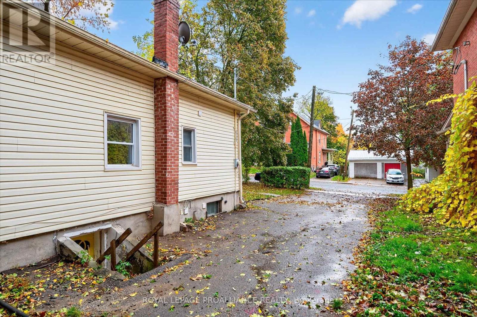 346 London Street, Peterborough, Ontario K9H 2Z7 - Photo 40 - X12474483