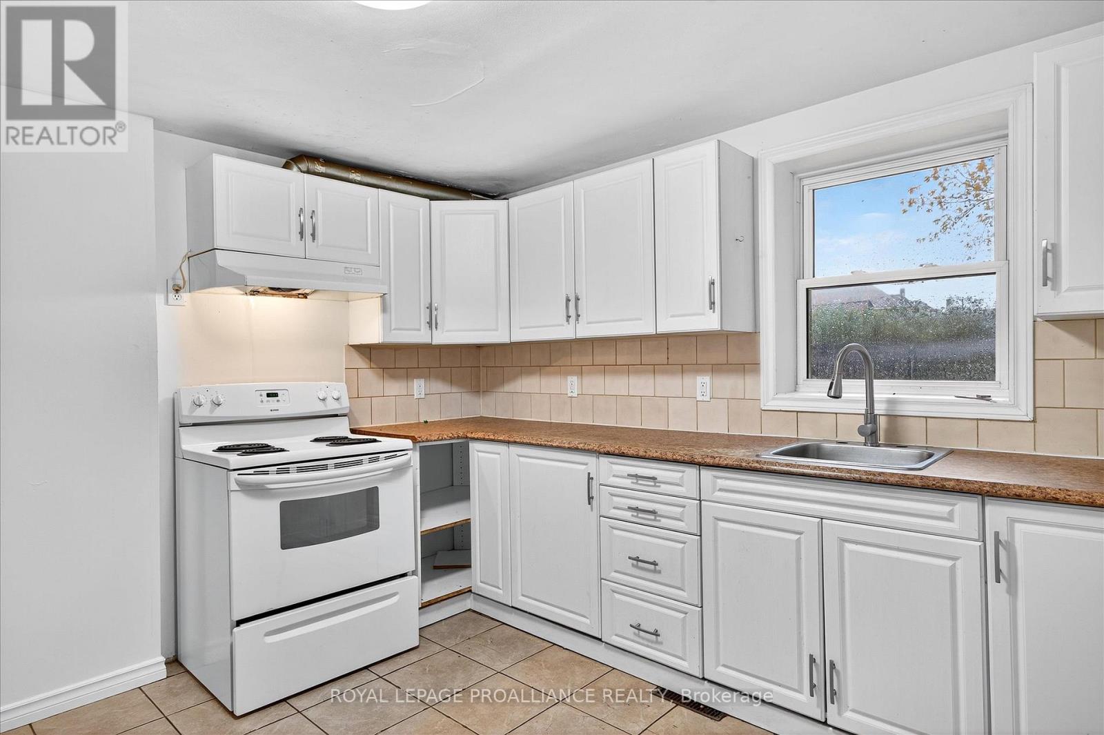 346 London Street, Peterborough, Ontario K9H 2Z7 - Photo 9 - X12474483