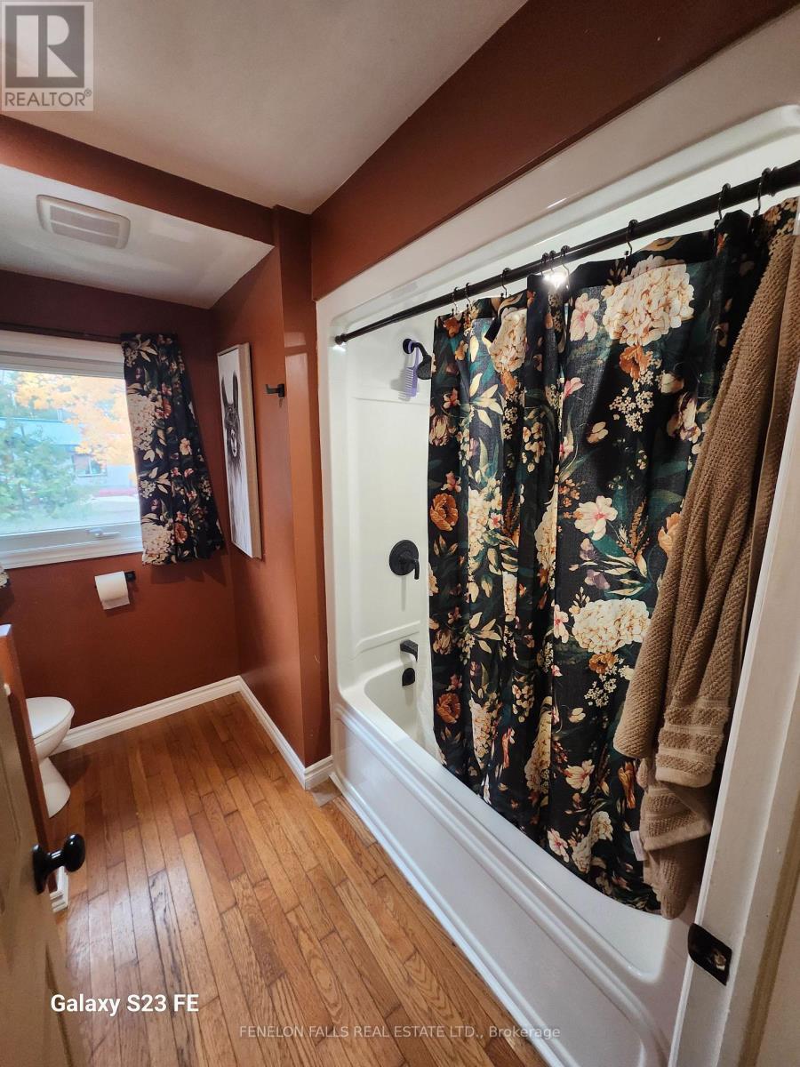 117 Echo Bay Road, Kawartha Lakes (Verulam), Ontario  K0M 1A0 - Photo 12 - X12474485