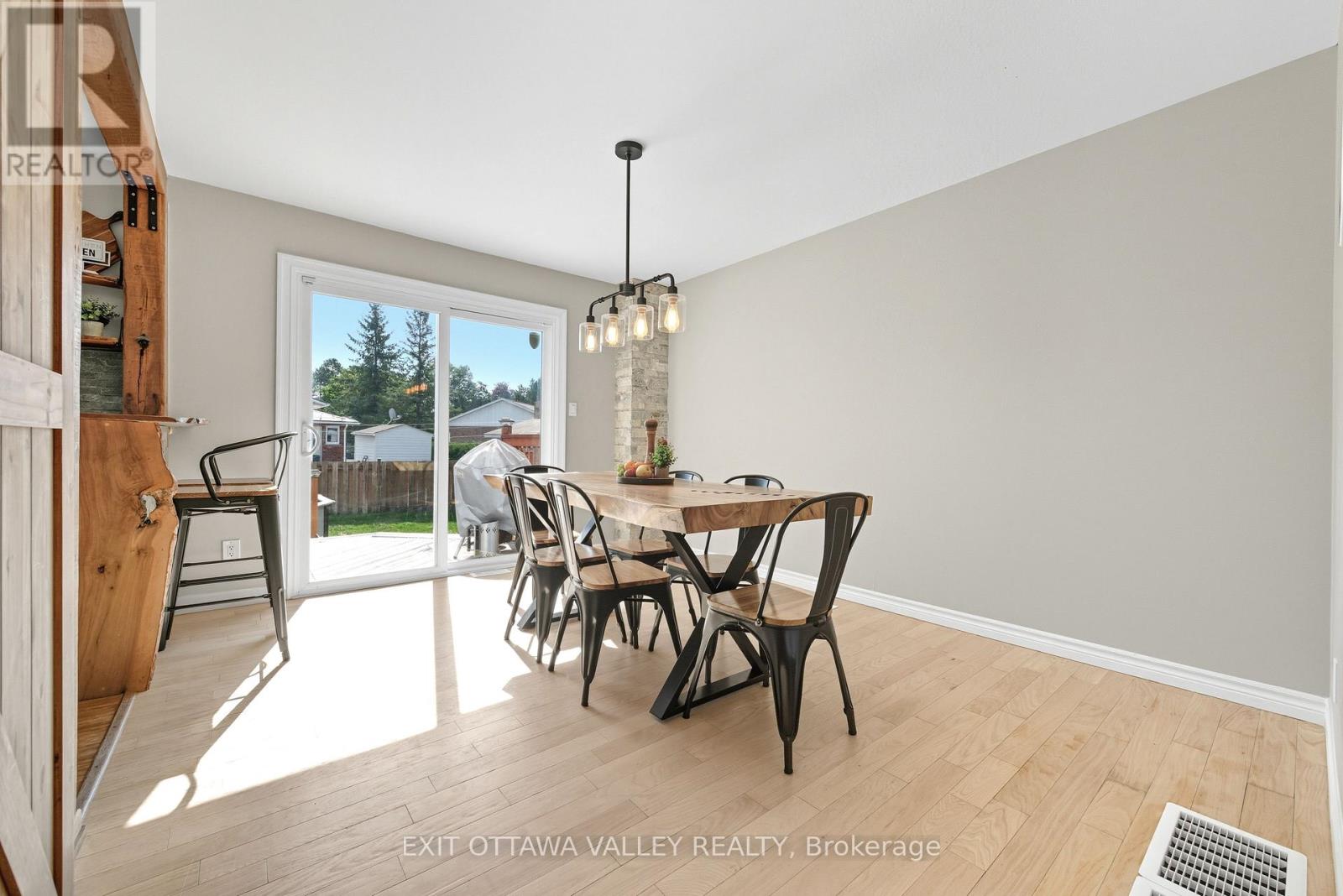 36 Thomas Street, Deep River, Ontario  K0J 1P0 - Photo 16 - X12474361