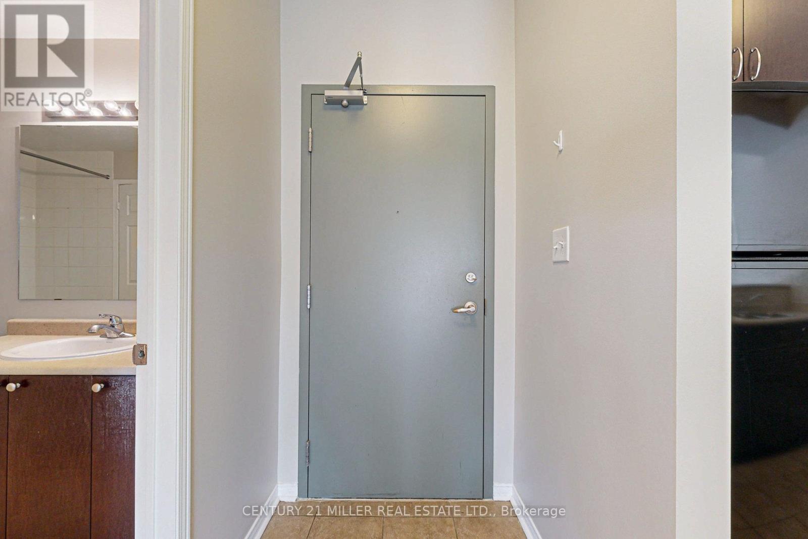 202 - 5150 Winston Churchill Boulevard, Mississauga, Ontario  L5M 0P1 - Photo 4 - W12474315