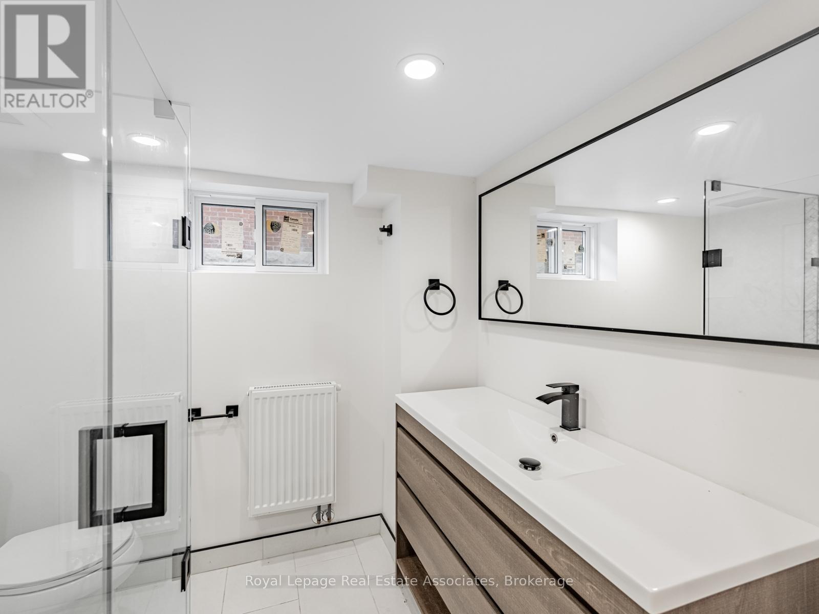 80 Queens Avenue, Toronto, Ontario  M8V 2N3 - Photo 13 - W12474321