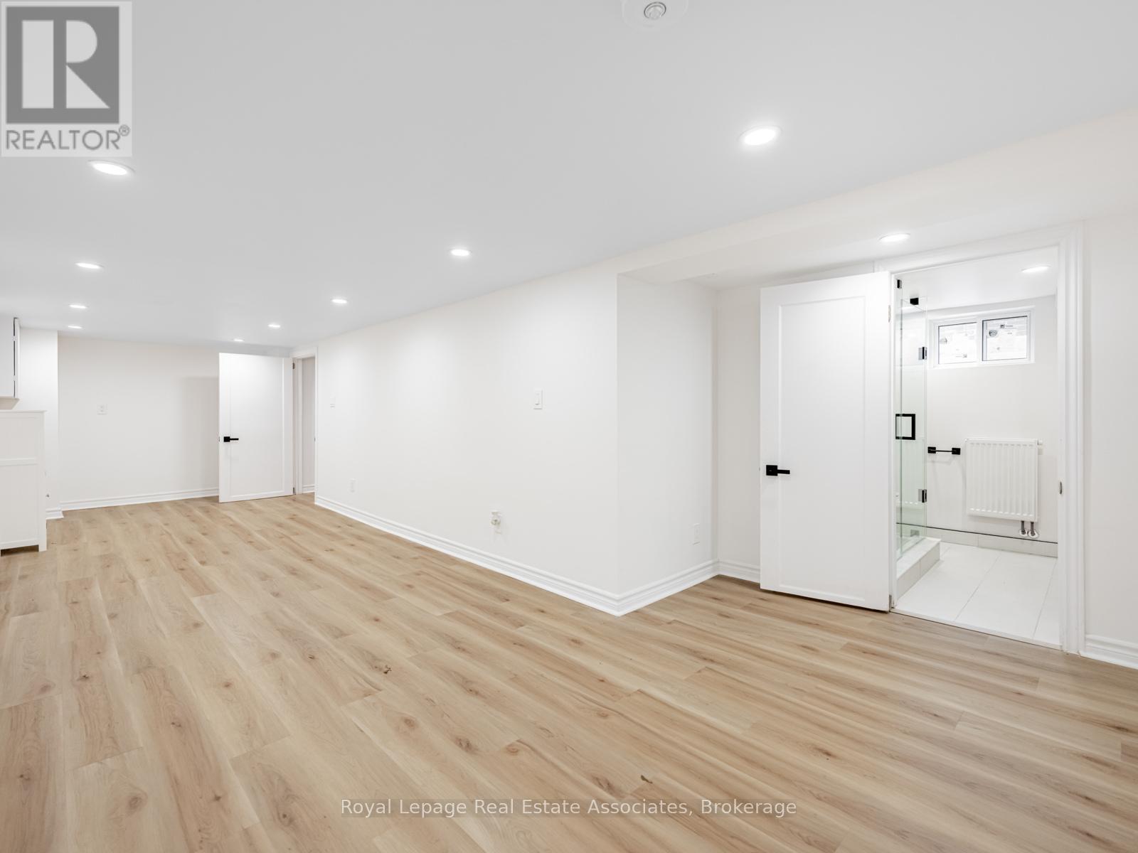 80 Queens Avenue, Toronto, Ontario  M8V 2N3 - Photo 15 - W12474321